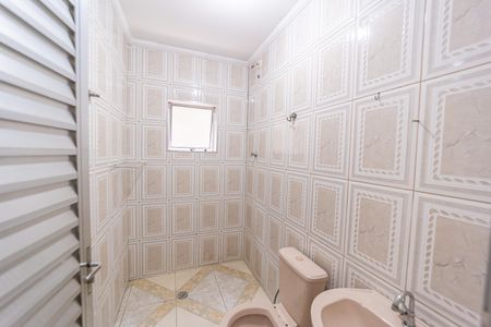 Banheiro de casa para alugar com 1 quarto, 40m² em Jardim Verônia, São Paulo