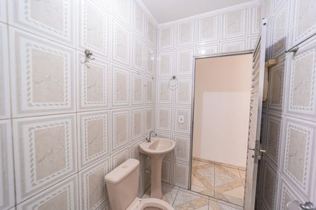 Banheiro de casa para alugar com 1 quarto, 40m² em Jardim Verônia, São Paulo