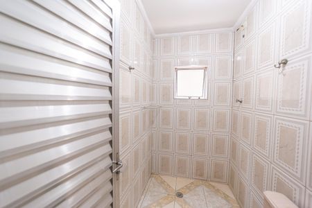 Banheiro de casa para alugar com 1 quarto, 40m² em Jardim Verônia, São Paulo