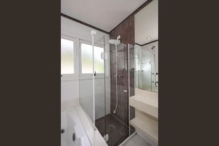 Casa de condomínio para alugar com 375m², 7 quartos e 4 vagasBanheiro Suíte 2