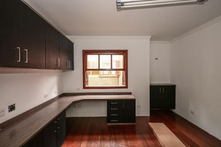 Casa de condomínio para alugar com 375m², 7 quartos e 4 vagasQuarto 1