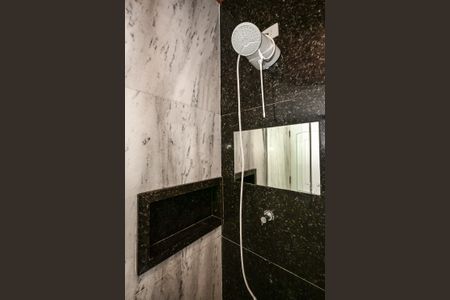 Casa de condomínio para alugar com 375m², 7 quartos e 4 vagasChuveiro do Banheiro