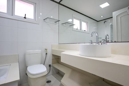 Casa de condomínio para alugar com 375m², 7 quartos e 4 vagasBanheiro 1