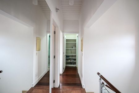 Casa de condomínio para alugar com 375m², 7 quartos e 4 vagasCorredor 2