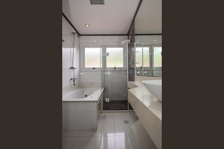 Casa de condomínio para alugar com 375m², 7 quartos e 4 vagasBanheiro Suíte 2