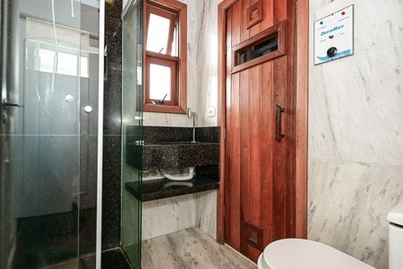 Casa de condomínio para alugar com 375m², 7 quartos e 4 vagasBanheiro 2