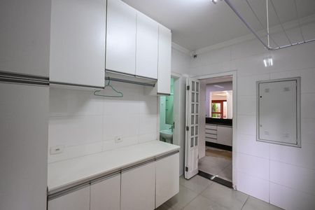 Casa de condomínio para alugar com 375m², 7 quartos e 4 vagasÁrea de Serviço 