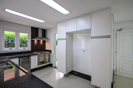 Casa de condomínio para alugar com 375m², 7 quartos e 4 vagasCozinha