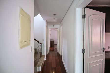 Casa de condomínio para alugar com 375m², 7 quartos e 4 vagasCorredor