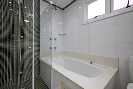 Casa de condomínio para alugar com 375m², 7 quartos e 4 vagasBanheiro 1