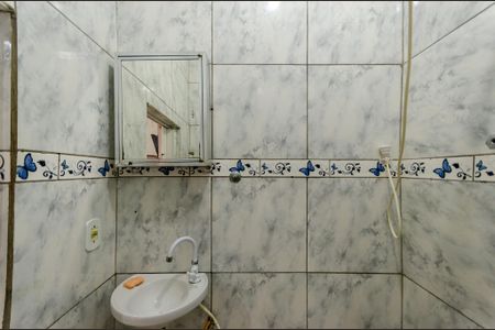 Banheiro de casa para alugar com 1 quarto, 40m² em Vila Zat, São Paulo