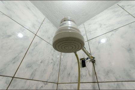 Banheiro de casa para alugar com 1 quarto, 40m² em Vila Zat, São Paulo