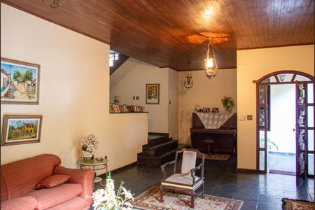 Casa para alugar com 8 quartos, 382m² em Anchieta, Belo Horizonte