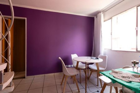 Apartamento à venda com 130m², 3 quartos e 1 vaga Apartamento à venda com 130m², 3 quartos e 1 vagaSala