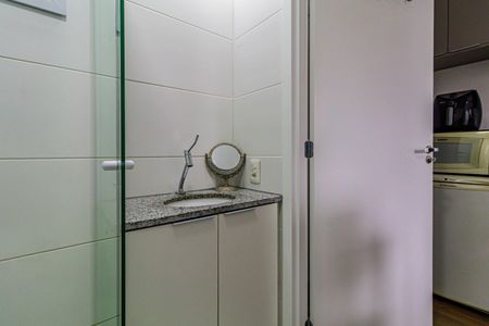 Banheiro de apartamento para alugar com 1 quarto, 28m² em Butantã, São Paulo