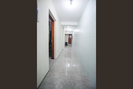 Casa para alugar com 120m², 2 quartos e 2 vagasCorredor externo