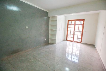 Casa para alugar com 120m², 2 quartos e 2 vagasSuíte