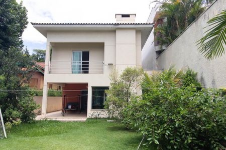 Casa para alugar com 230m², 3 quartos e 5 vagasQuintal