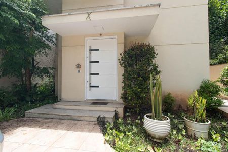 Casa para alugar com 230m², 3 quartos e 5 vagasEntrada