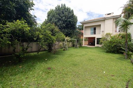 Casa para alugar com 230m², 3 quartos e 5 vagasQuintal