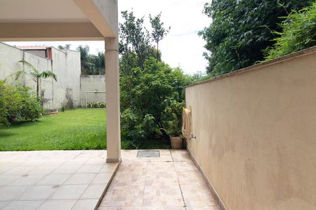 Casa para alugar com 230m², 3 quartos e 5 vagasCorredor externo