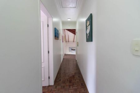 Casa para alugar com 230m², 3 quartos e 5 vagasCorredor dos Quartos