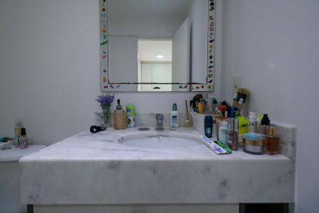 Apartamento à venda com 124m², 3 quartos e 3 vagas Apartamento à venda com 124m², 3 quartos e 3 vagasBanheiro da Suíte 1