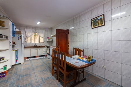 Casa à venda com 211m², 6 quartos e 2 vagasCozinha 