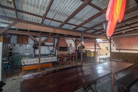 Casa à venda com 467m², 3 quartos e 2 vagas Casa à venda com 467m², 3 quartos e 2 vagasQuintal