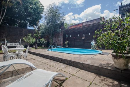 Casa à venda com 467m², 3 quartos e 2 vagas Casa à venda com 467m², 3 quartos e 2 vagasPiscina