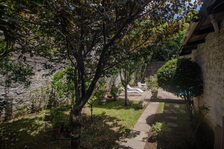 Casa à venda com 467m², 3 quartos e 2 vagas Casa à venda com 467m², 3 quartos e 2 vagasQuintal