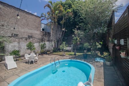 Casa à venda com 467m², 3 quartos e 2 vagas Casa à venda com 467m², 3 quartos e 2 vagasPiscina