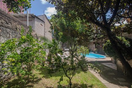 Casa à venda com 467m², 3 quartos e 2 vagas Casa à venda com 467m², 3 quartos e 2 vagasQuintal