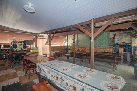 Casa à venda com 467m², 3 quartos e 2 vagas Casa à venda com 467m², 3 quartos e 2 vagasQuintal