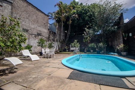 Casa à venda com 467m², 3 quartos e 2 vagas Casa à venda com 467m², 3 quartos e 2 vagasPiscina