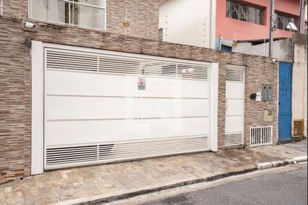 Casa à venda com 360m², 4 quartos e 2 vagas Casa à venda com 360m², 4 quartos e 2 vagasFachada