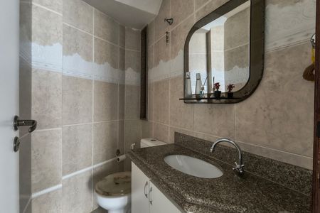 Casa de condomínio à venda com 200m², 3 quartos e 2 vagasLavabo