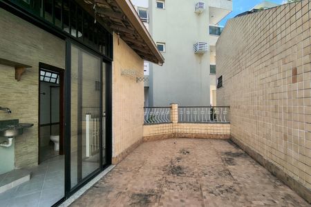 Casa de condomínio à venda com 200m², 3 quartos e 2 vagasTerraço