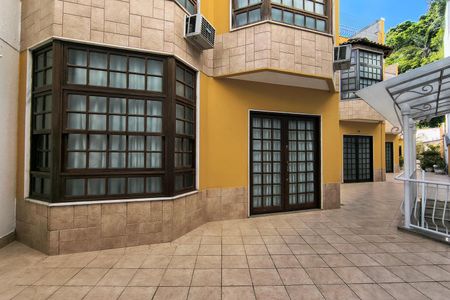 Casa de condomínio à venda com 200m², 3 quartos e 2 vagasFachada