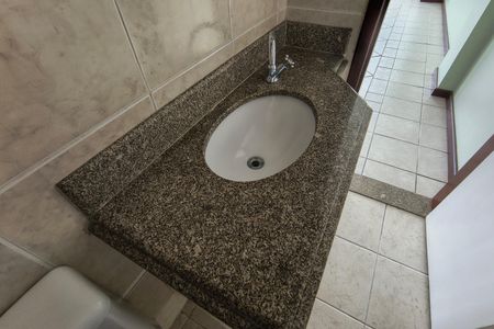 Casa de condomínio à venda com 200m², 3 quartos e 2 vagasLavabo