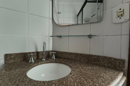 Casa de condomínio à venda com 200m², 3 quartos e 2 vagasBanheiro da Suíte