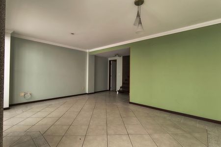 Casa de condomínio à venda com 200m², 3 quartos e 2 vagasSala