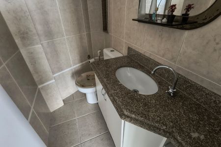 Casa de condomínio à venda com 200m², 3 quartos e 2 vagasLavabo