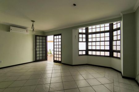 Casa de condomínio à venda com 200m², 3 quartos e 2 vagasSala
