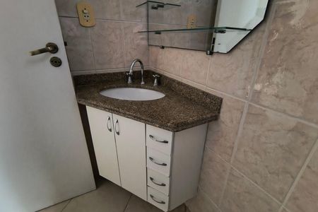 Casa de condomínio à venda com 200m², 3 quartos e 2 vagasBanheiro social 1