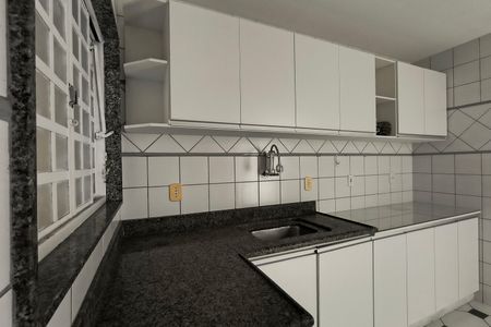 Casa de condomínio à venda com 200m², 3 quartos e 2 vagasCozinha - Armários