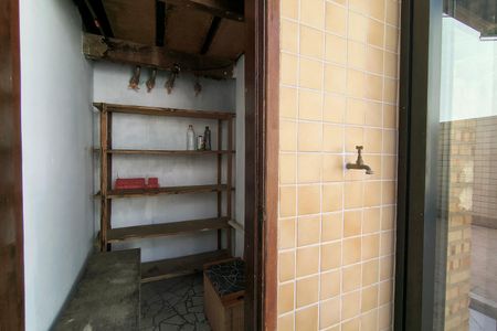 Casa de condomínio à venda com 200m², 3 quartos e 2 vagasTerraço