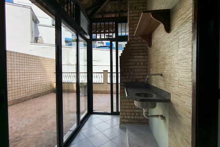 Casa de condomínio à venda com 200m², 3 quartos e 2 vagasTerraço