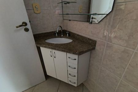 Casa de condomínio à venda com 200m², 3 quartos e 2 vagasBanheiro social 1