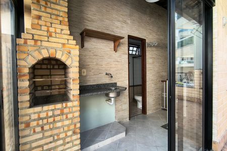 Casa de condomínio à venda com 200m², 3 quartos e 2 vagasTerraço